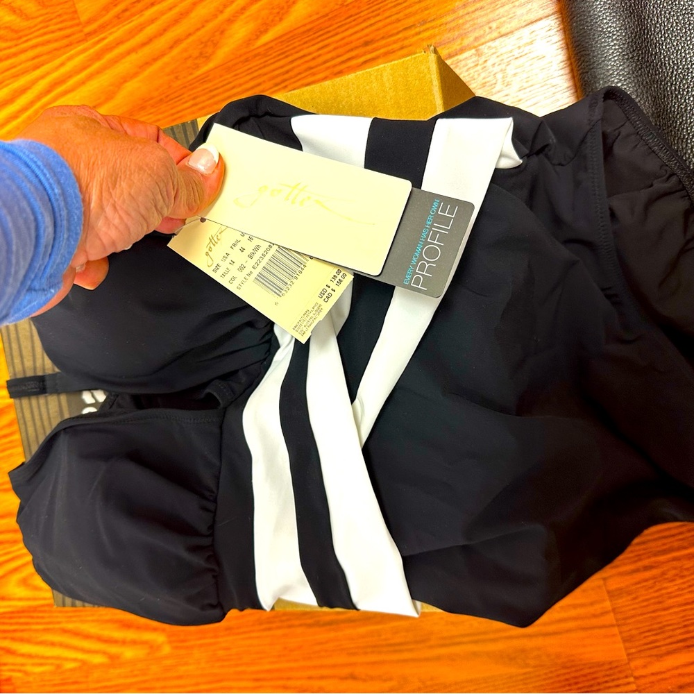 One piece swimsuit by gottex.....